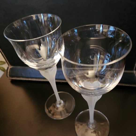 Mikasa Set of 2 Vintage Sea Mist Crystal Wine Glasses Frosted Ribbed Stems 9.25" - Picture 7 of 9